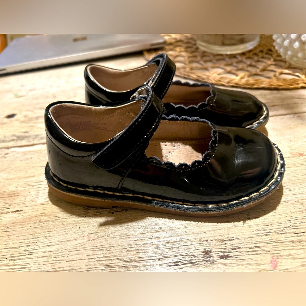 ￼ L’ AMOUR Caitlin Black patent ￼Scalloped Mary Janes